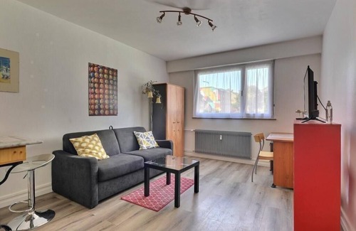 Illzach Apartment | "Urbaine Budget" Comfortable Studio with Parking "Les Péri-Urbaines"