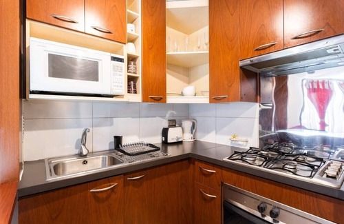 Bellas Artes Apartment | Urban Burgundy - 1BR, Metro, Wifi, TV