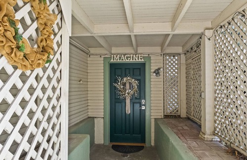 Midtown Sacramento Apartment | Urban Chic Cellar in Midtown Sac with Parking