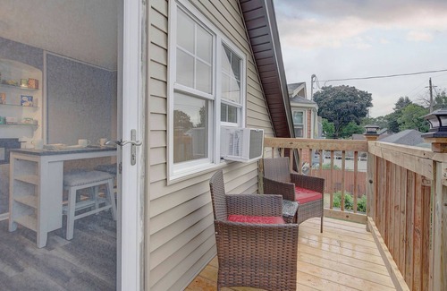Bay View Apartment | Urban Chic Close to Downtown and Parks - Pets Welcome
