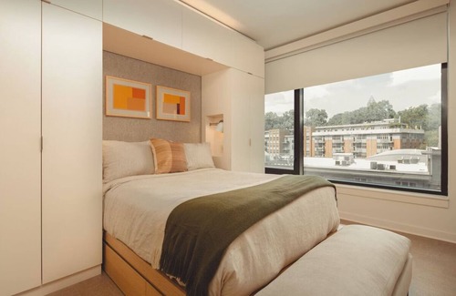 Old Fourth Ward Hotel | Urban-Chic Haven | Perfect for Market Trips, Park Walks & City Exploring