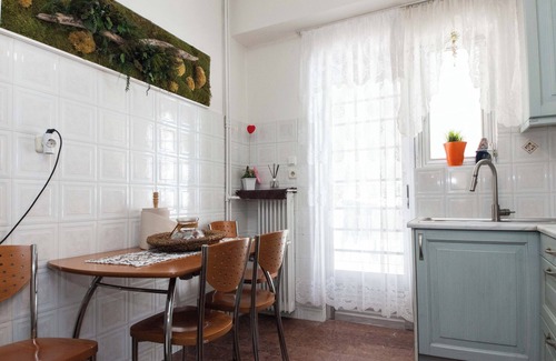 Athens Apartment | Urban Cosy 2 Bd Apt Near Metro w Balcony