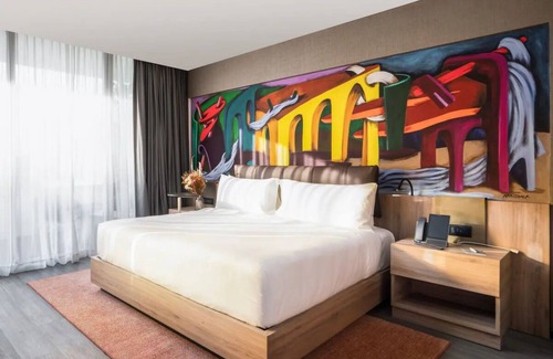 Hipodromo Hotel | Urban Escape: Chic Hotel with Rooftop Serenity and Pet-Friendly Amenities!