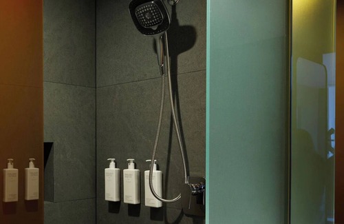 Hipodromo Hotel | Urban Escape: Chic Hotel with Rooftop Serenity and Pet-Friendly Amenities!