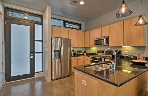 South Lamar Condo | Urban Escape in SoLA w/Private Patio!