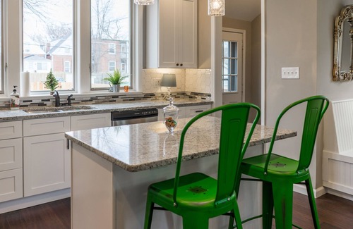 Tower Grove South House | Urban Farmhouse - 3BR 2.5 BA (5 Beds) Near TG Park & Central to Everything!