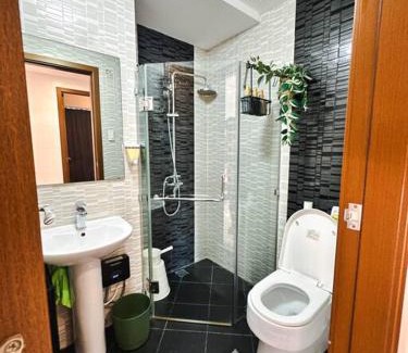Barangka Ilaya Apartment | Urban Haven: Chic 2BR Retreat in Vibrant Manila