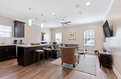 Tulane - Gravier Apartment | Urban Mid-City Getaway: Exclusive 4BR, 3BA, Balcony, Gated Pool, Parking