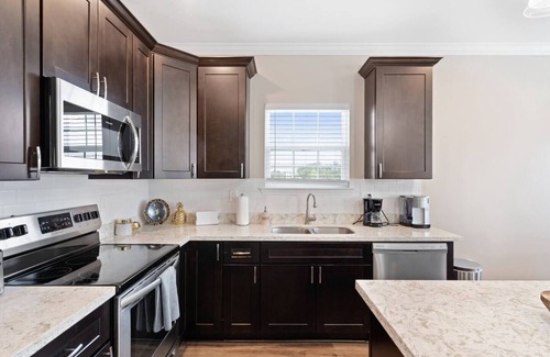 Tulane - Gravier Apartment | Urban Mid-City Getaway: Exclusive 4BR, 3BA, Balcony, Gated Pool, Parking