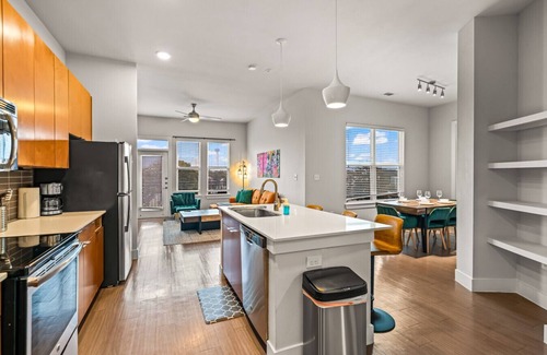 King William Apartment | Urban Oasis: 3BR Luxe Apt City & River Views+Pool!