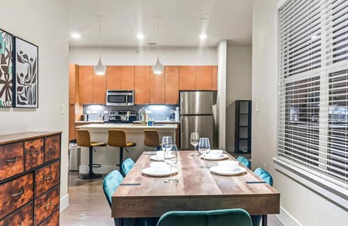 King William Apartment | Urban Oasis: 3BR Luxe Apt City & River Views+Pool!