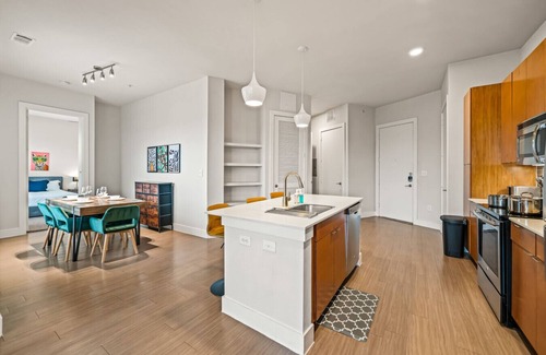 King William Apartment | Urban Oasis: 3BR Luxe Apt City & River Views+Pool!