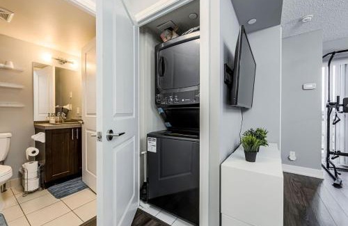 Etobicoke Apartment | Urban Oasis - Modern 1 bedroom w pool access free parking