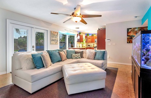 Tropic House | Urban Oasis w/Hot Tub, HEATED POOL and Private Movie Theater by RedAwning