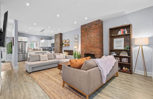 Lower Lawrenceville House | Urban Tranquility - Cozy and Spacious Retreat in Awesome Central Location