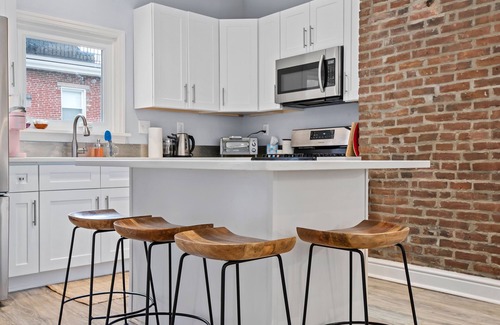 Lower Lawrenceville House | Urban Tranquility - Cozy and Spacious Retreat in Awesome Central Location