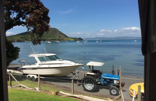 Whangarei Heads Cottage | Urquharts Bay Whangarei Heads Prime Location Beachfront