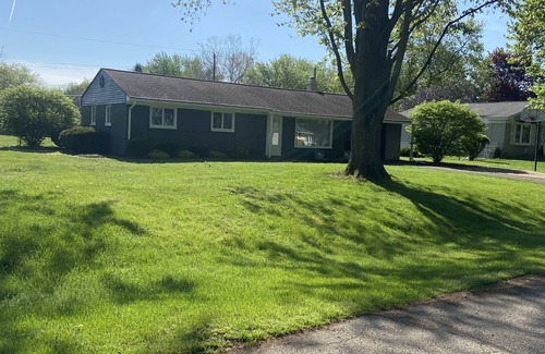 Clarkston House | *New* Your Charming Clarkston Home Away From Home