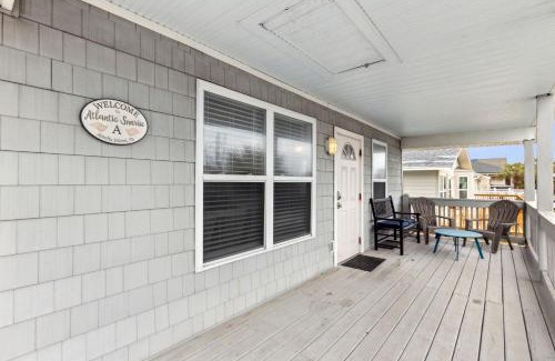 Fernandina Beach House | Updated 3-bedroom, 2 bath well stocked coastal cottage across from the beach