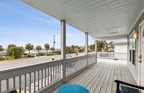 Fernandina Beach House | Updated 3-bedroom, 2 bath well stocked coastal cottage across from the beach