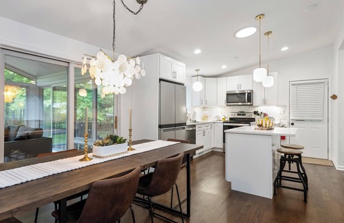 Sawyer House | Evergreen Bungalow – Modern Retreat w/Hot Tub, Fire Pit, EV Charger