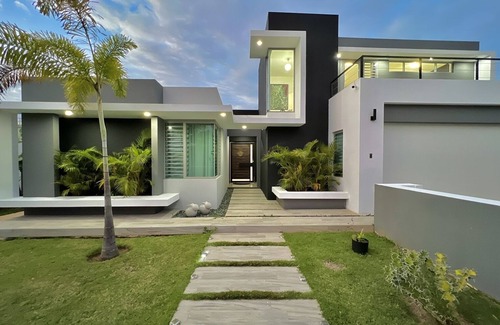 Hatillo Villa | Utopia Luxury Villa - Private Pool, Hydromassage Jacuzzi & Near Amazing Beaches