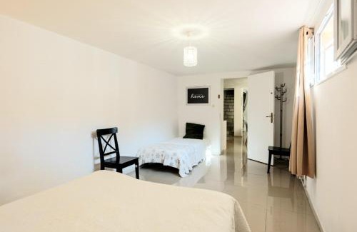 Pont de Vivaux Apartment | vélodrome F4 dans villa 5 lits parking et piscine partagee