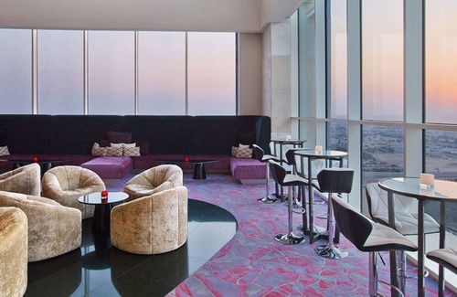 Sheikh Zayed Road Apartment | V hotel Round Bed Vantage suite in awesome Dubai with AC, fitness room, WiFi