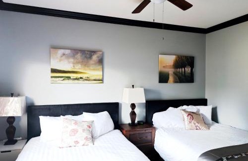 West Newton - Highway 10 House | V.I.P. CLUB