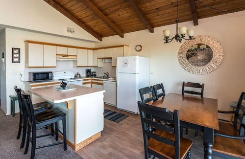 Gearhart Condo | V492 2 bedroom 3rd Floor, elevator, No cleaning fees