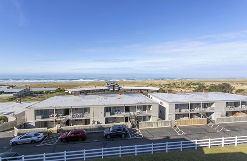 Gearhart Condo | V492 2 bedroom 3rd Floor, elevator, No cleaning fees