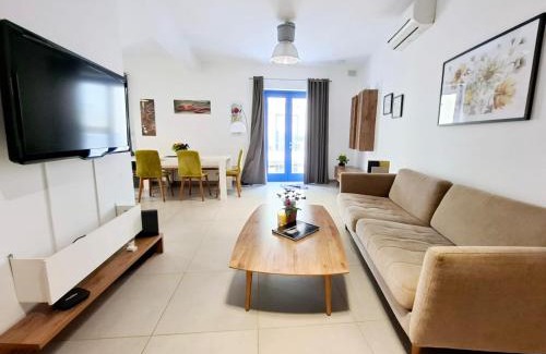 Il-Balluta Apartment | V86 - Sliema Balluta Old College Apt
