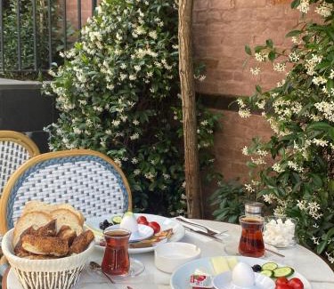 Rasimpasa Hotel | Va Pansiyon