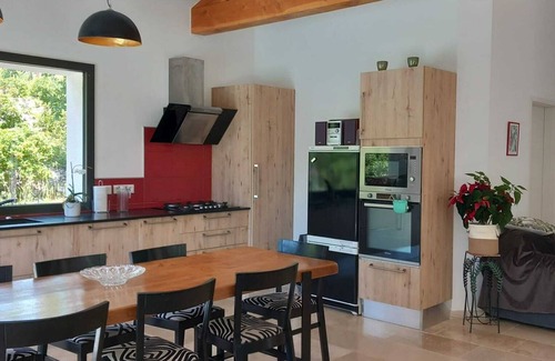 Saint Alban Auriolles Villa | Vacances de rêve au milieu des cigales VILLA avec piscine proche Vallon