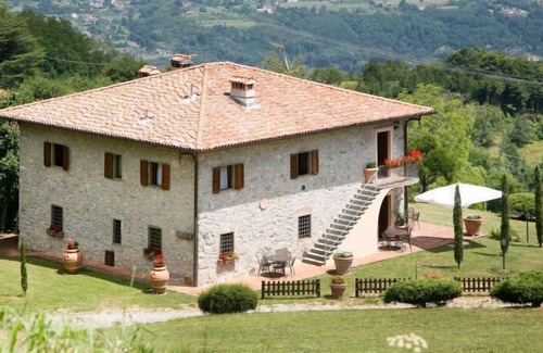 Molazzana House | Vacation home Limone + Rosmarino + Gelsomino in Castelnuovo di Garfagnana - 15 persons, 6 bedrooms