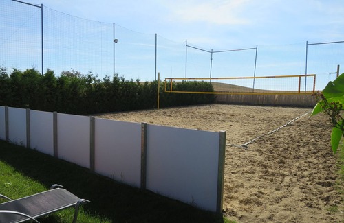 Frauenhagen Apartment | Vacation apartment with pool, beach volleyball court, barbecue area