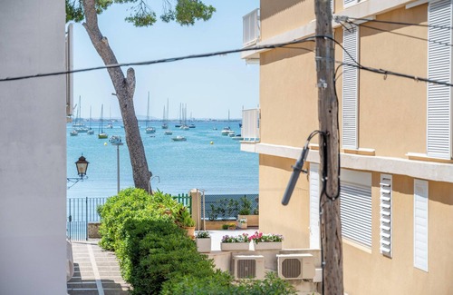 Puerto de Pollensa Apartment | Vacation Apartment Talaia 1A with Balcony, Wi-Fi, Garden & Terrace