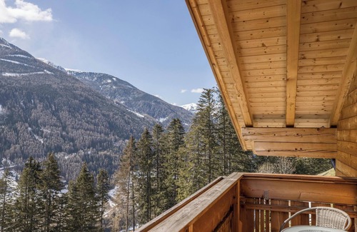 Valle Aurina Apartment | Vacation Apartment "Golserhof Sonne" in the Ahrntal Valley with Mountain View
