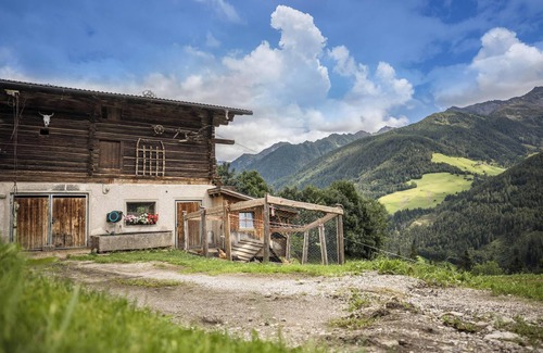 Valle Aurina Apartment | Vacation Apartment "Golserhof Kristall" in the Ahrntal Valley with Mountain View