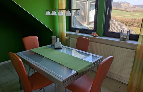 Oberschwarzach Apartment | Vacation apartment with relaxation area in the garden