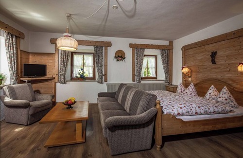 Aufham Apartment | Vacation apartment 1 Hochstaufen, up to 6 persons, balcony