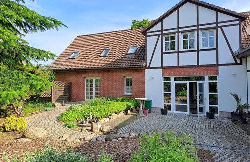 Lubs Apartment | Vacation apartment 3 (ground floor bottom right) - Ferienwohnungen Lübs with W-Lan