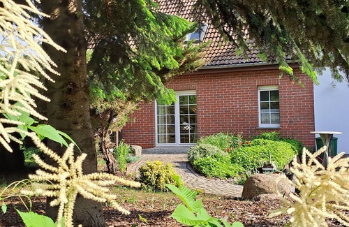 Lubs Apartment | Vacation apartment 3 (ground floor bottom right) - Ferienwohnungen Lübs with W-Lan