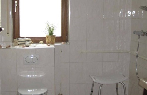 Bedesbach Apartment | Vacation apartment "Am Karl's Brunnen" - apartment/flat, shower and bath, WC, 2