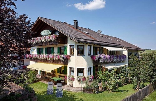 Bad Kohlgrub Bed & Breakfast | Vacation apartment Wäldle - Guesthouse Alpina