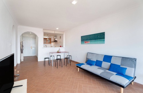 Bajamar Apartment | Vacation Apartment 'Luminoso Piso Con Vista Al Mar' with Sea View, Private Pool and Wi-Fi