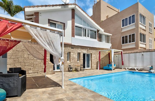 Las Rosas Apartment | Vacation Apartment 'Villa Tony Gs International' with Shared Pool, Shared Terrace and Wi-Fi