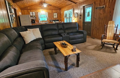 Sugar Grove Cabin | Vacation cabin in the beautiful Hocking Hills