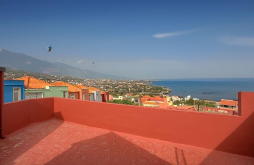 Tacoronte House | Vacation Home 'Casa En El Campo' with Mountain View, Private Terrace and Wi-Fi