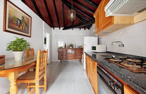 Sauzal House | Vacation Home 'Casa Haba' with Sea View, Terrace & Wi-Fi